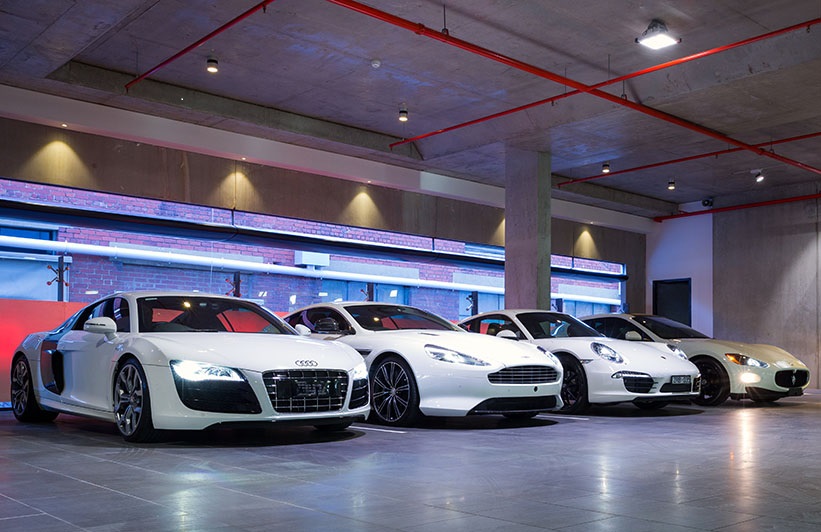 Valet Parking Tucson - Parking Garage White Cars